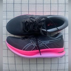 ASICS women’s Glide ride running shoe, Size 9. Blank with pink and purple sole!